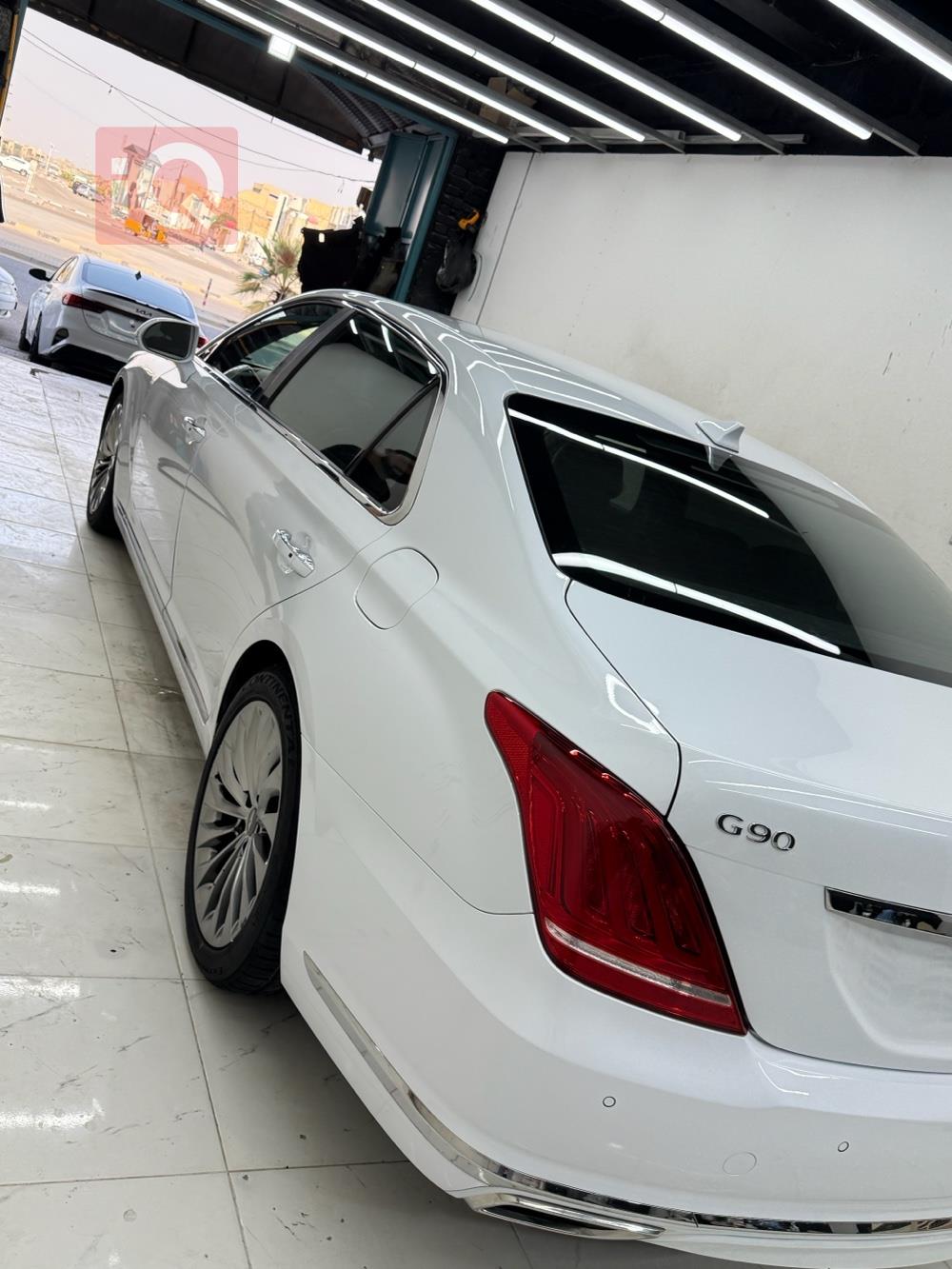 جێنسس G90